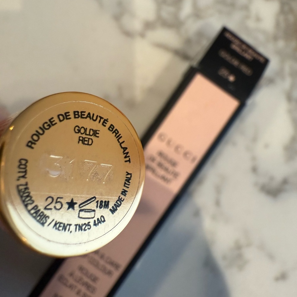 Gucci Rouge de Beauté Brillant Glow Lipstick & Gucci Gold GG Monogram Mirror NIB - Picture 7 of 16